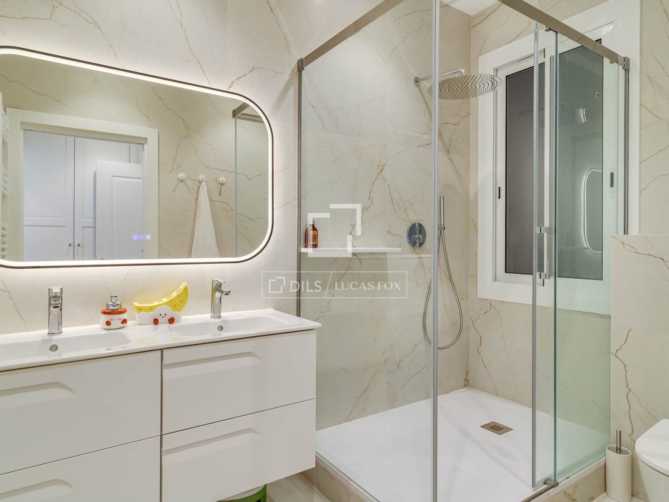 Apartment à Barcelona, Espagne 5 chambres, 215 m2 No. 200014