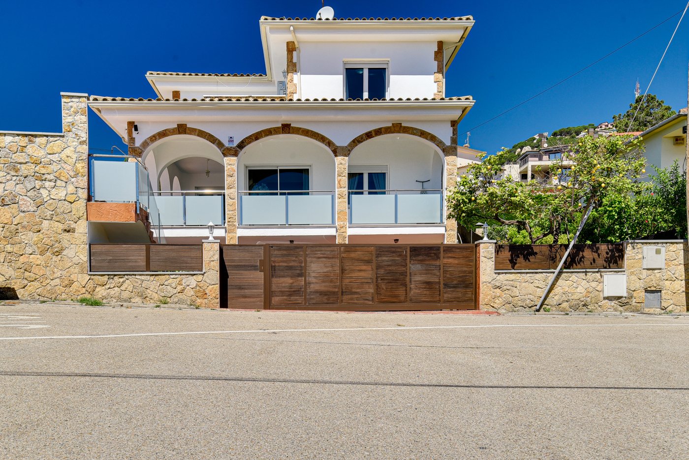 Villa in Lloret de Mar, Girona, Spain 5 bedrooms, 408 sq.m. No. 198791