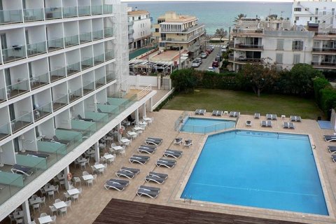 Hotel and logistics real estate became the most profitable sectors of the Spanish market in 2022