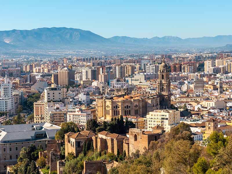 Las tasas de alquiler alcanzan máximos históricos, con un gasto superior al 20% en Málaga y Barcelona