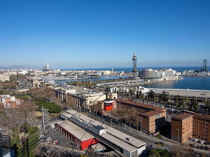 La ciudad está a menos de 30 minutos de Barcelona, donde es más barato alquilar