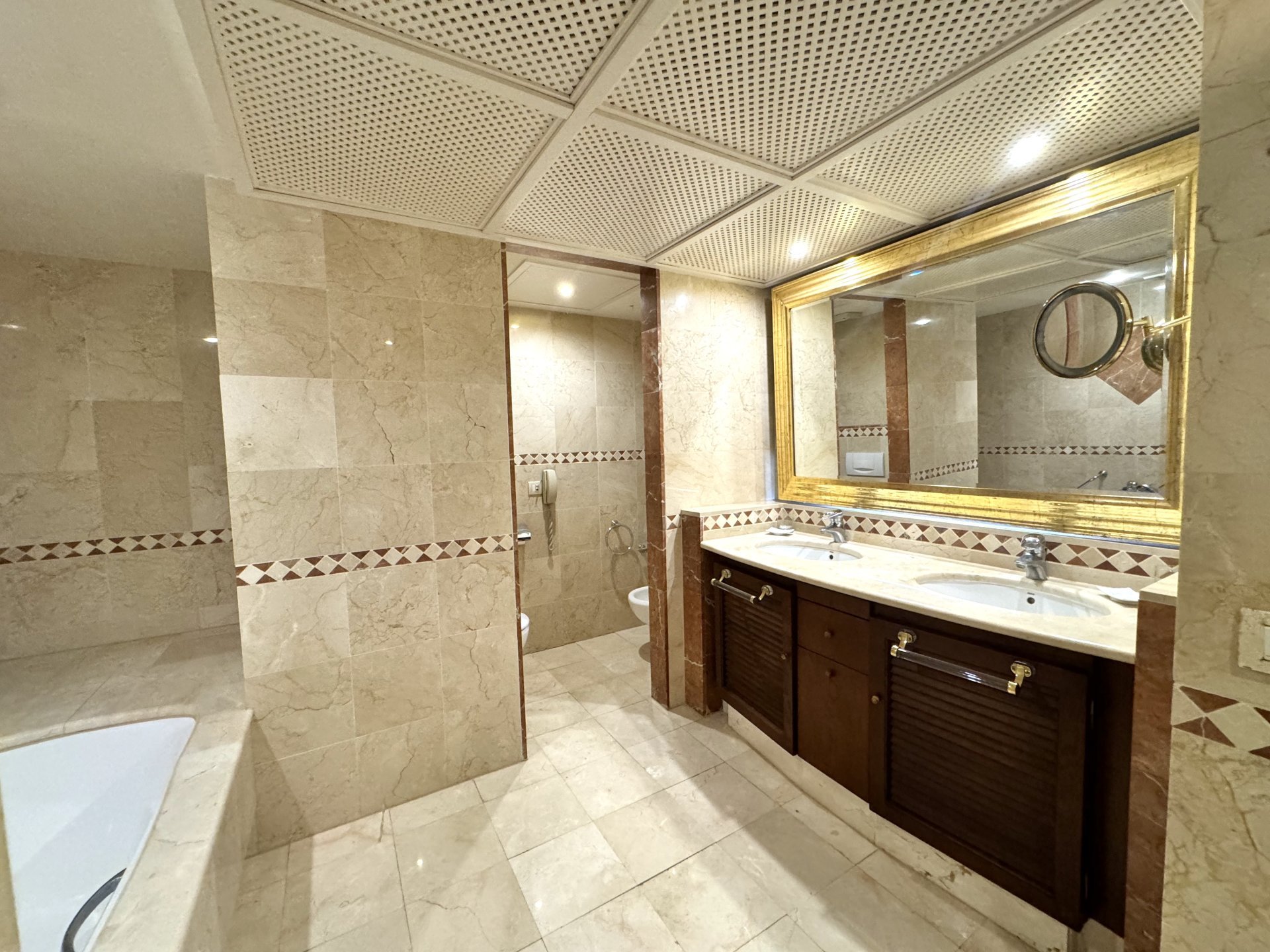 Apartamento en Estepona, Málaga, España 2 dormitorios, 210 m2 No. 166132