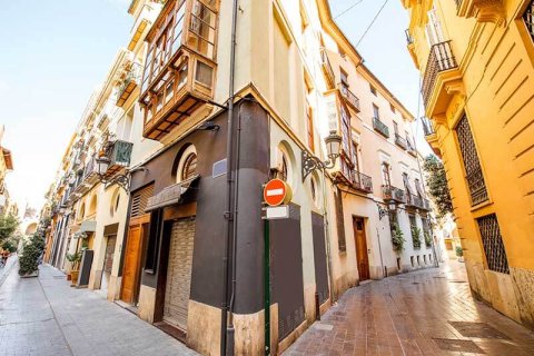 Who is the main buyer of residential real estate in Valencia?