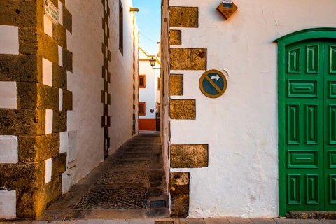 The «explosion» of foreign demand in the real estate market of the Canary Islands is alarming the authorities