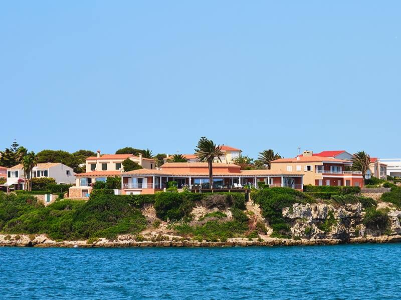 ¿Cuántos años son más de un salario para comprar una casa?