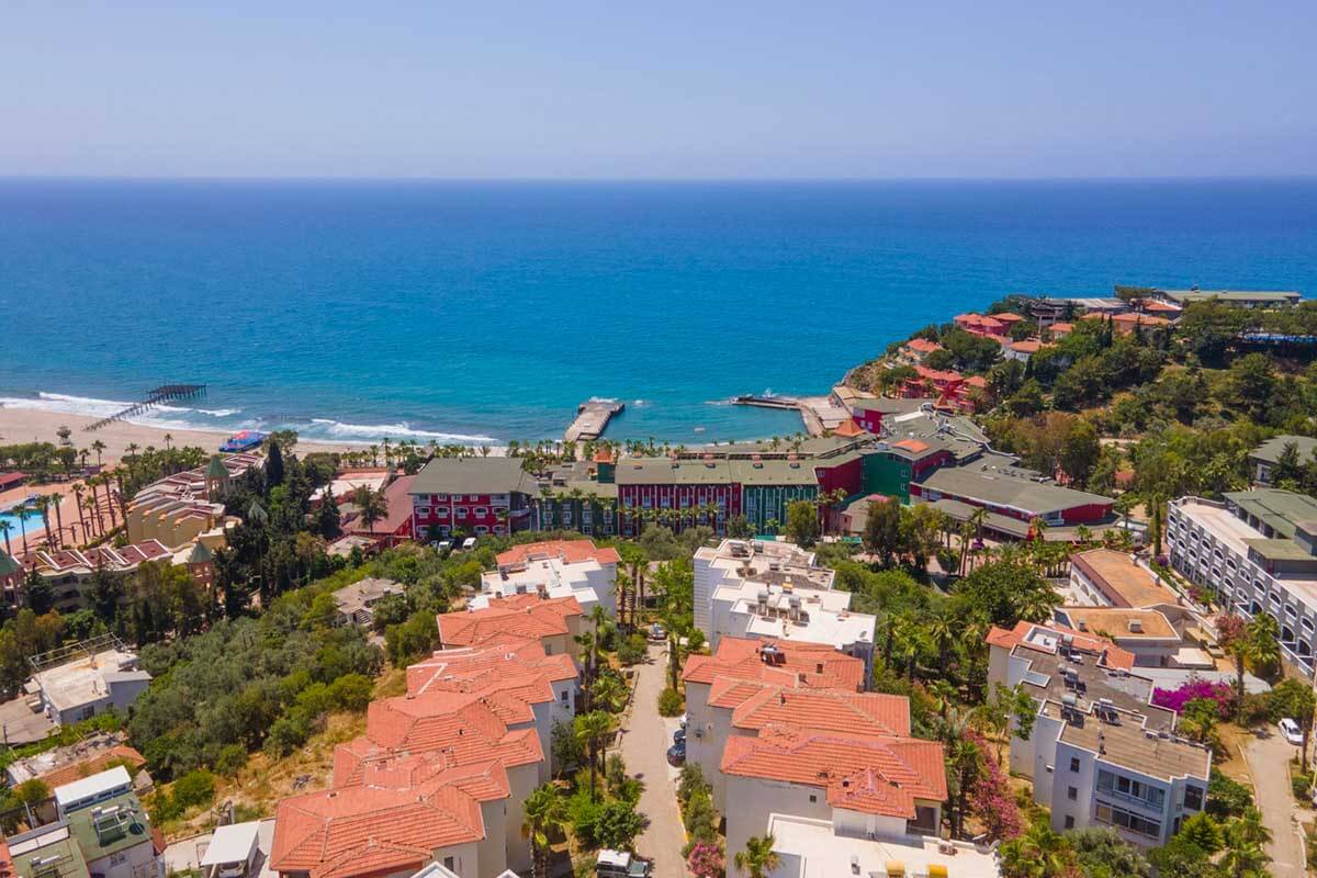 Prepare your sleigh for the summer: Why and where it's advantageous to spend the winter in Spain