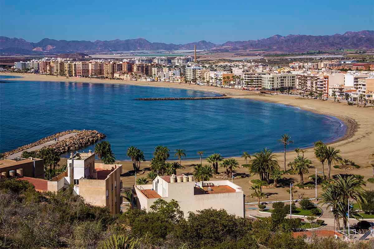 Prepare your sleigh for the summer: Why and where it's advantageous to spend the winter in Spain