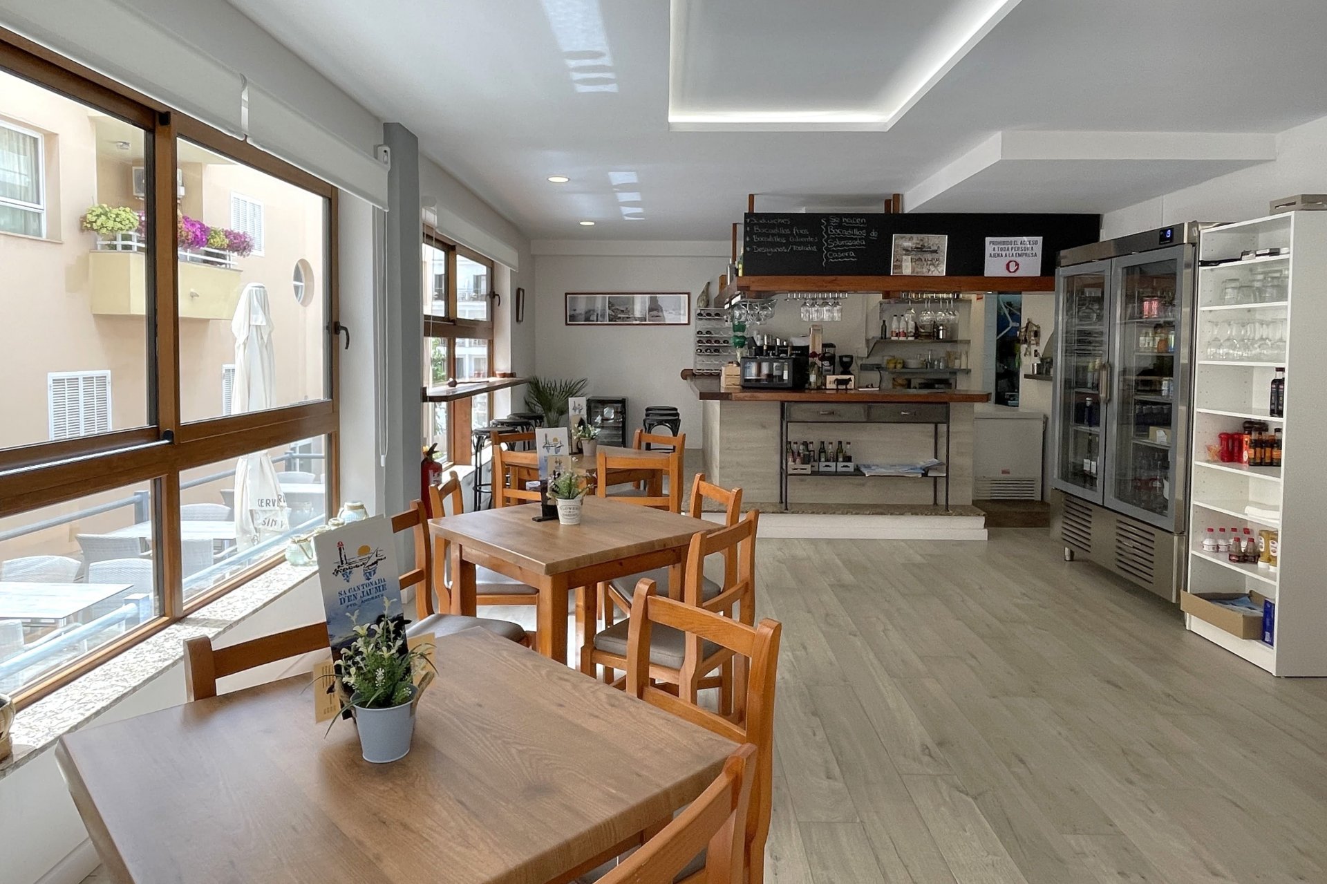 Commercial property à Port D'andratx, Mallorca, Espagne 200 m2 No. 102163