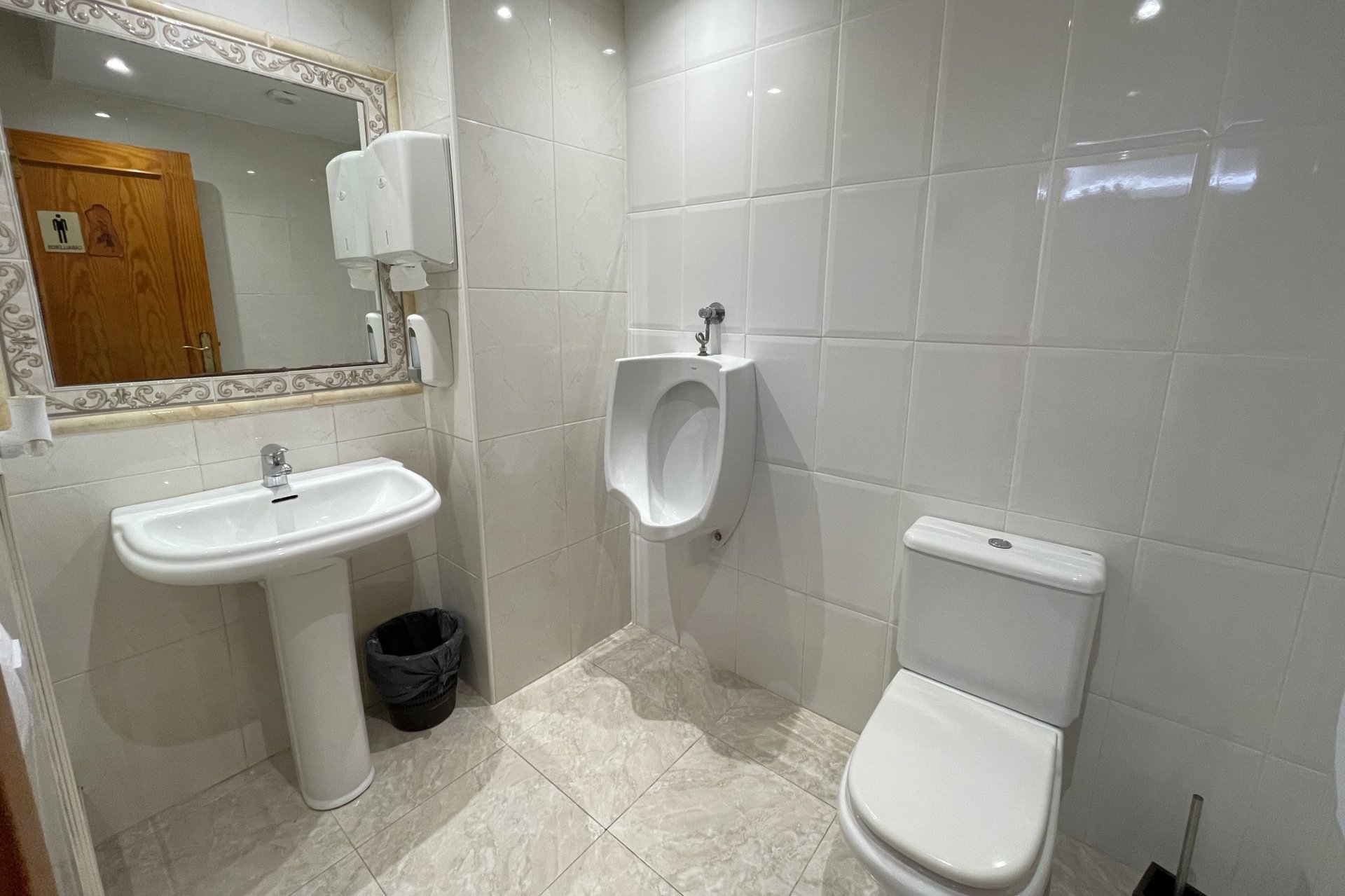 Commercial property à Port D'andratx, Mallorca, Espagne 200 m2 No. 102163
