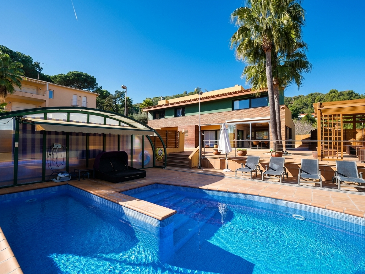 Villa a Blanes, Girona, Spagna 4 camere da letto, 330 mq. N° 180852