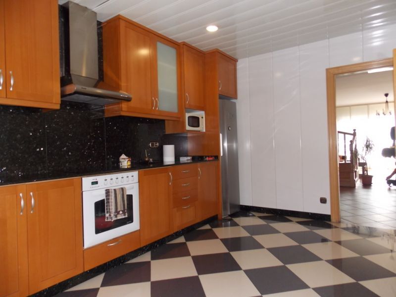 Villa à Badalona, Barcelona, Espagne 3 chambres, 240 m2 No. 133451
