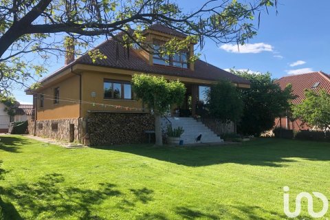 Hus i Villaturiel, Leon, Spanien 5 sovrum, 1165 kvm. Nr. 153913