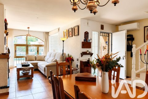 Townhouse in Cambrils, Tarragona, Spain 3 bedrooms, 141 sq.m. No. 188349