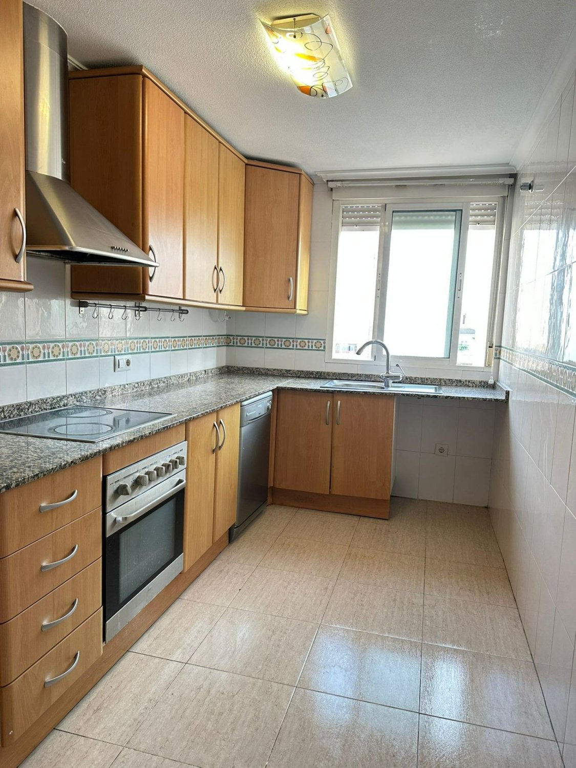 Apartamento en Torrevieja, Alicante, España 2 dormitorios, 70 m2 No. 183019