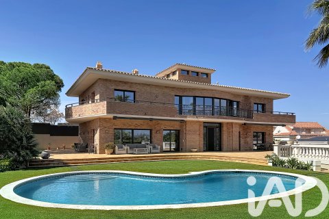 Casa a Vilanova i la Geltru, Barcelona, Spagna 6 camere da letto, 685 mq. N° 172788