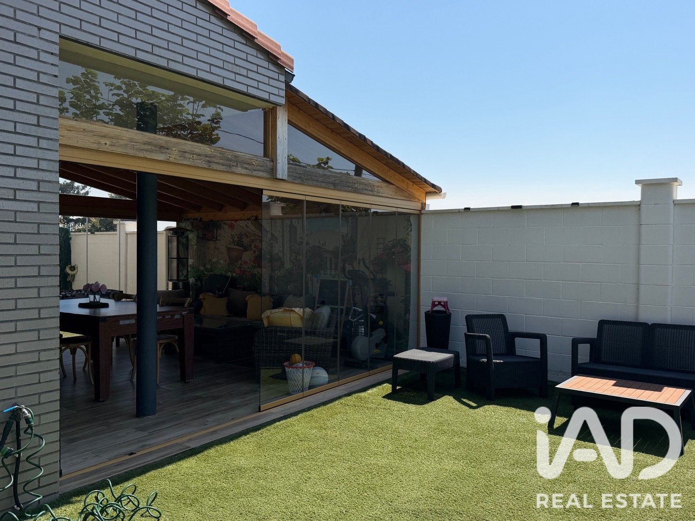 Townhouse in Valverde de la Virgen, Leon, Spain 5 bedrooms, 250 sq.m. No. 196597