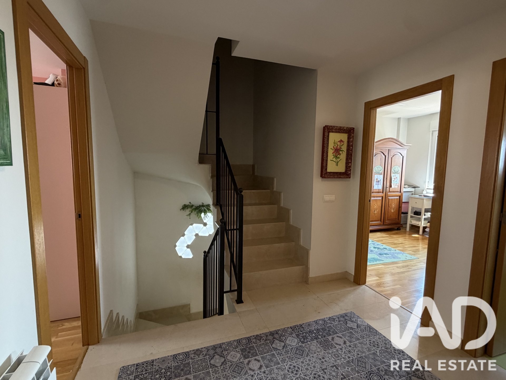 Townhouse in Valverde de la Virgen, Leon, Spain 5 bedrooms, 250 sq.m. No. 196597