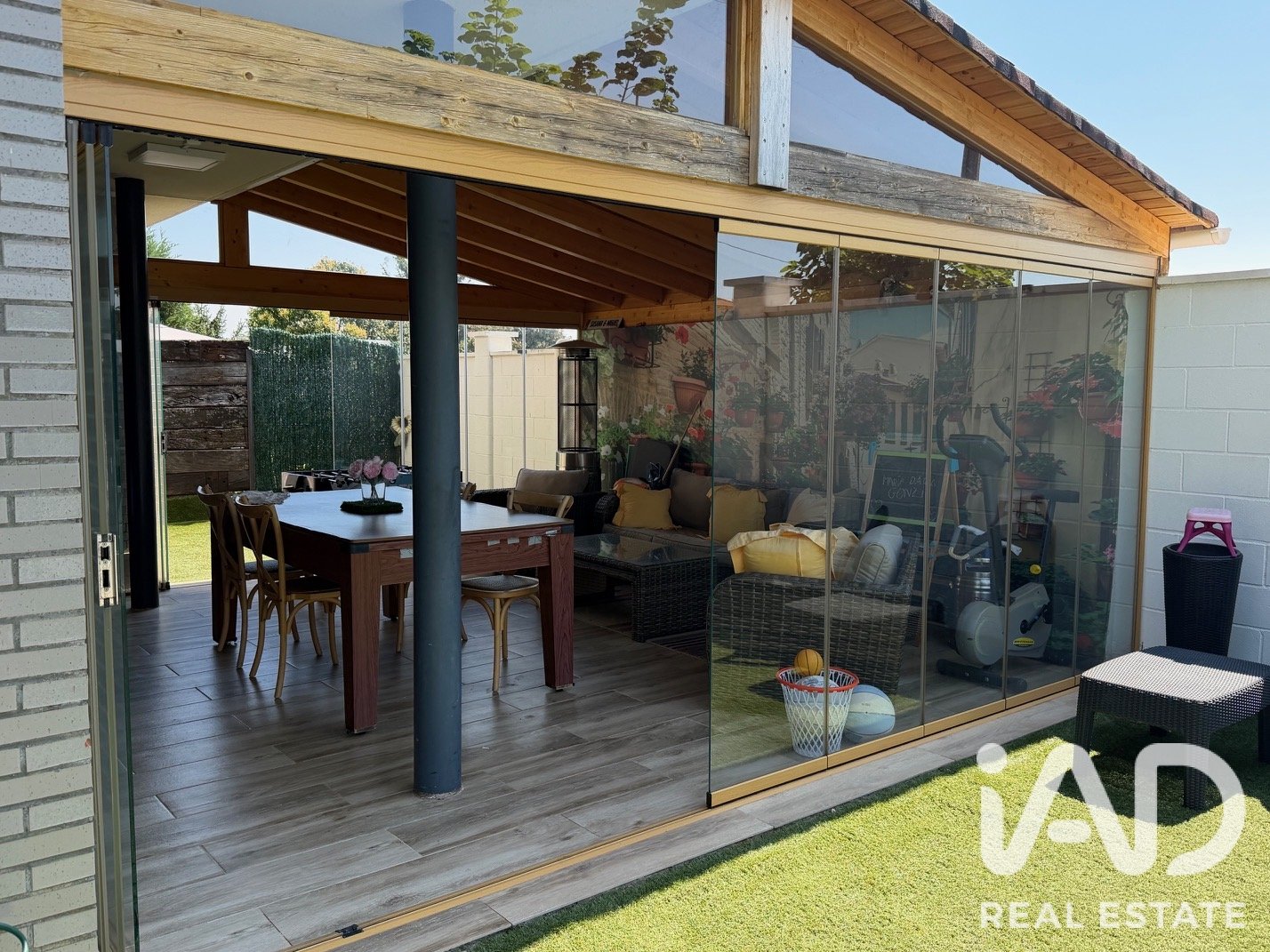 Townhouse in Valverde de la Virgen, Leon, Spain 5 bedrooms, 250 sq.m. No. 196597