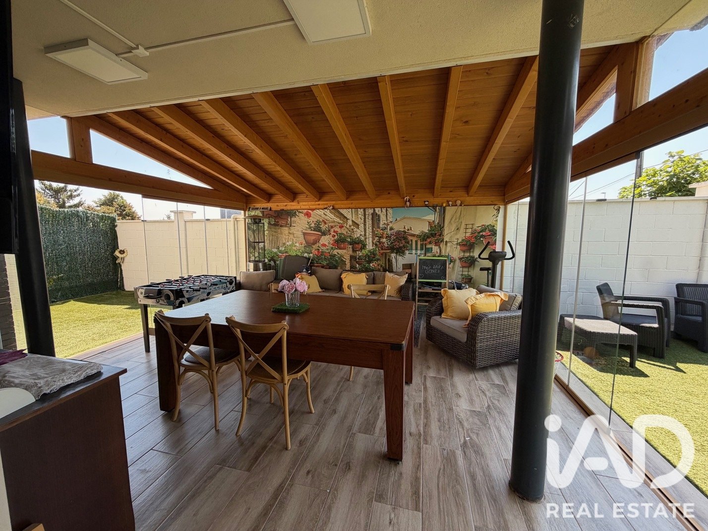 Townhouse in Valverde de la Virgen, Leon, Spain 5 bedrooms, 250 sq.m. No. 196597