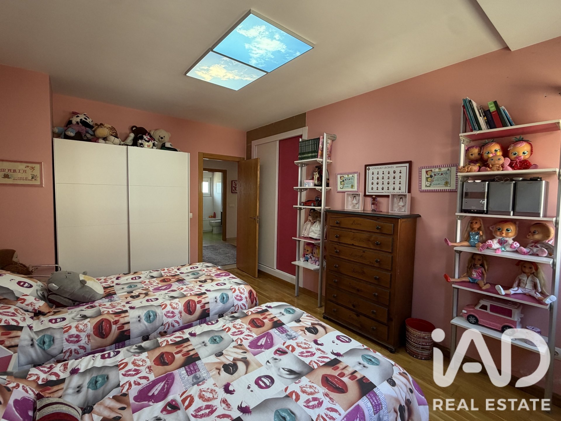 Townhouse in Valverde de la Virgen, Leon, Spain 5 bedrooms, 250 sq.m. No. 196597