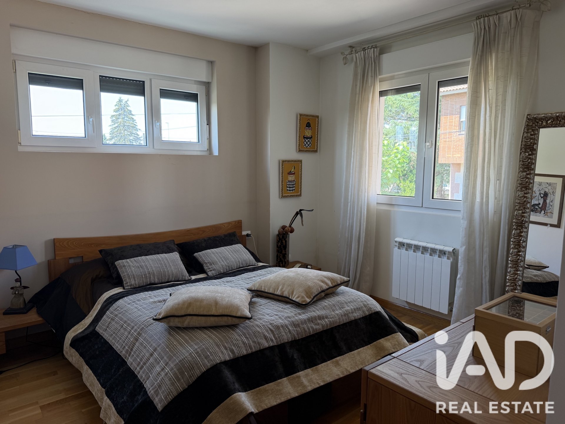 Townhouse in Valverde de la Virgen, Leon, Spain 5 bedrooms, 250 sq.m. No. 196597