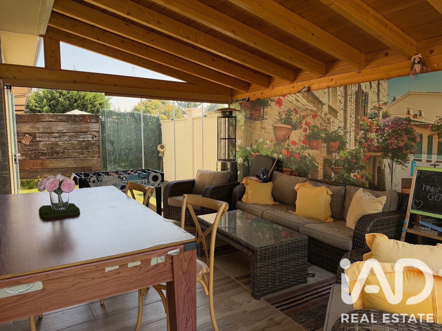 Townhouse in Valverde de la Virgen, Leon, Spain 5 bedrooms, 250 sq.m. No. 196597