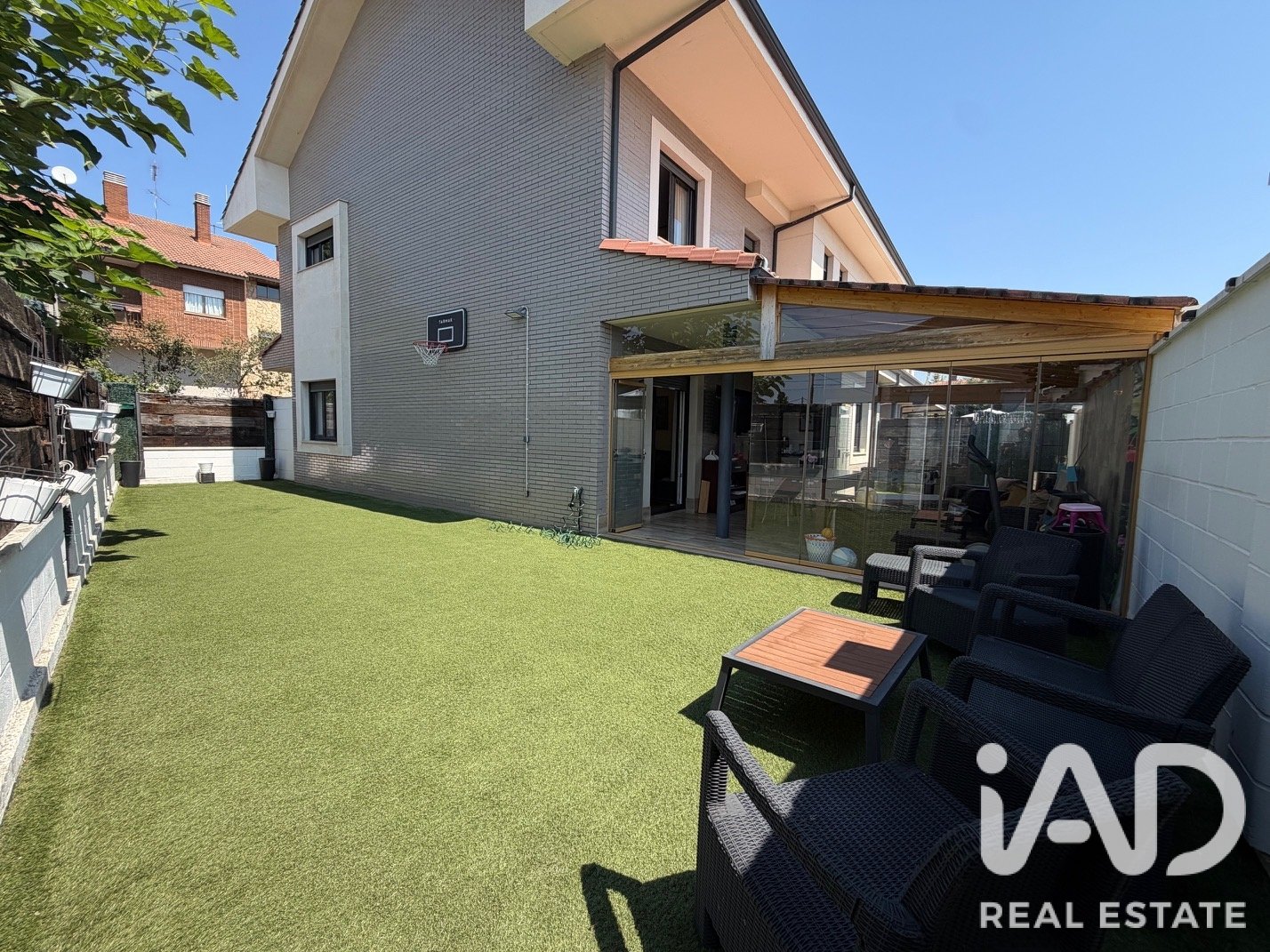 Townhouse in Valverde de la Virgen, Leon, Spain 5 bedrooms, 250 sq.m. No. 196597