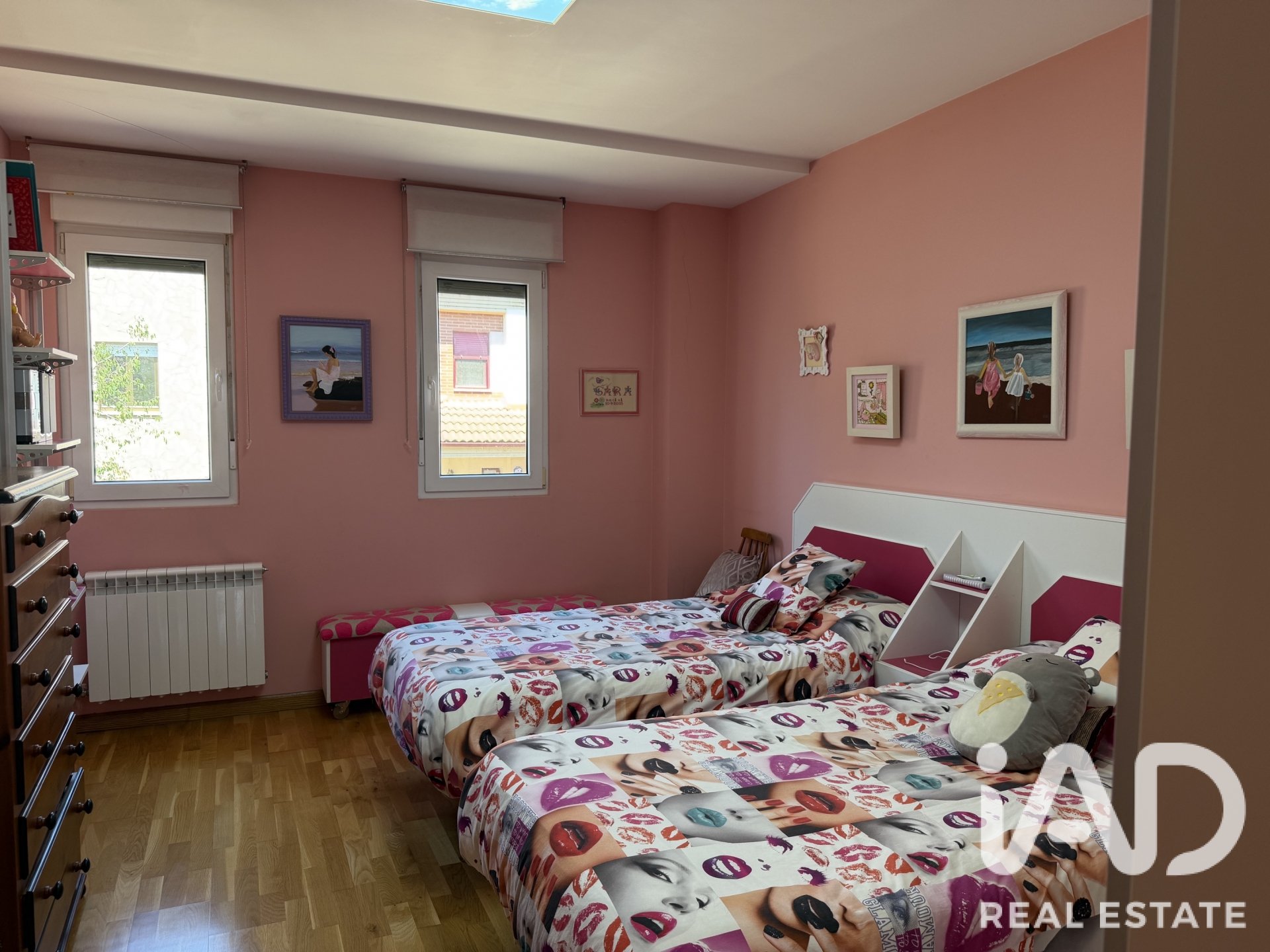 Townhouse in Valverde de la Virgen, Leon, Spain 5 bedrooms, 250 sq.m. No. 196597