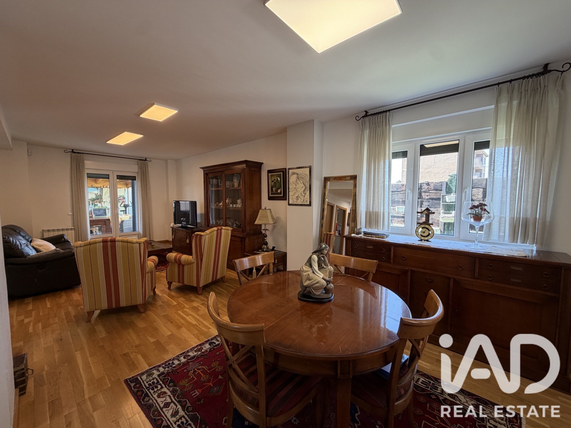 Townhouse in Valverde de la Virgen, Leon, Spain 5 bedrooms, 250 sq.m. No. 196597