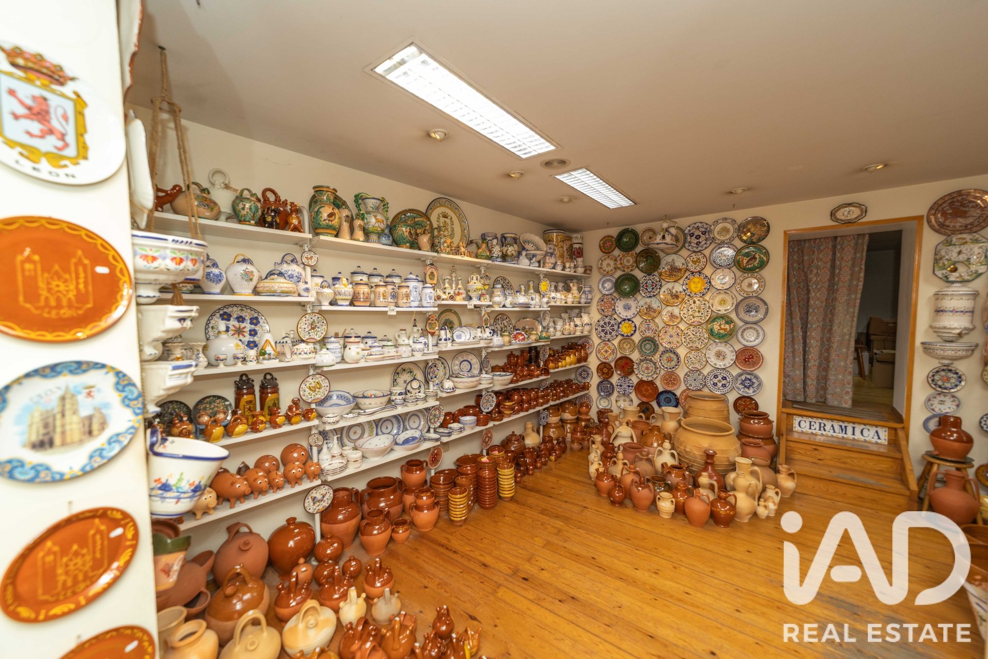 Commercial property à Leon, Espagne 535 m2 No. 196602