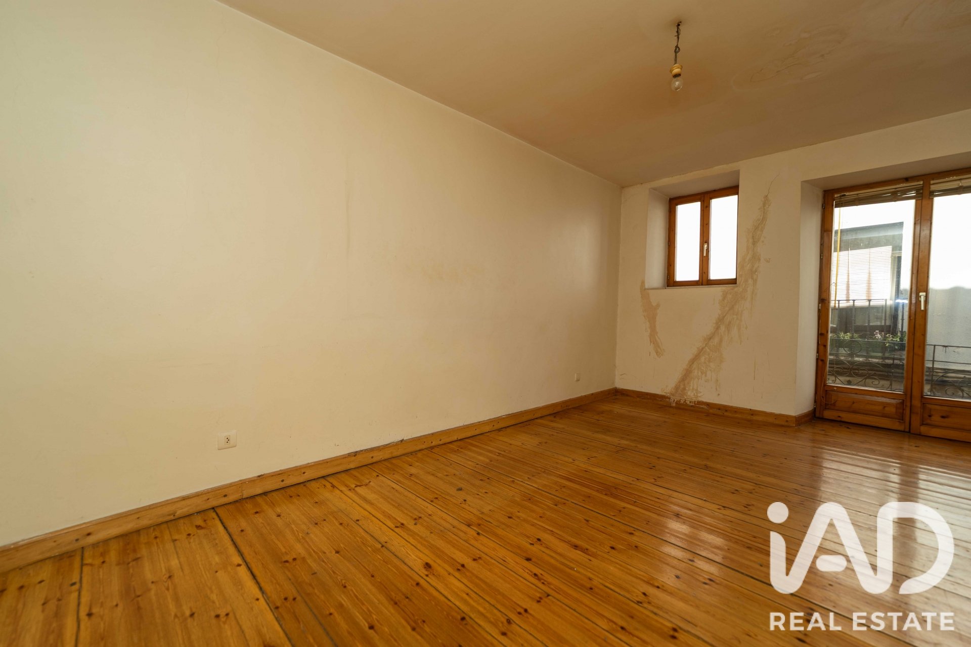 Commercial property à Leon, Espagne 535 m2 No. 196602
