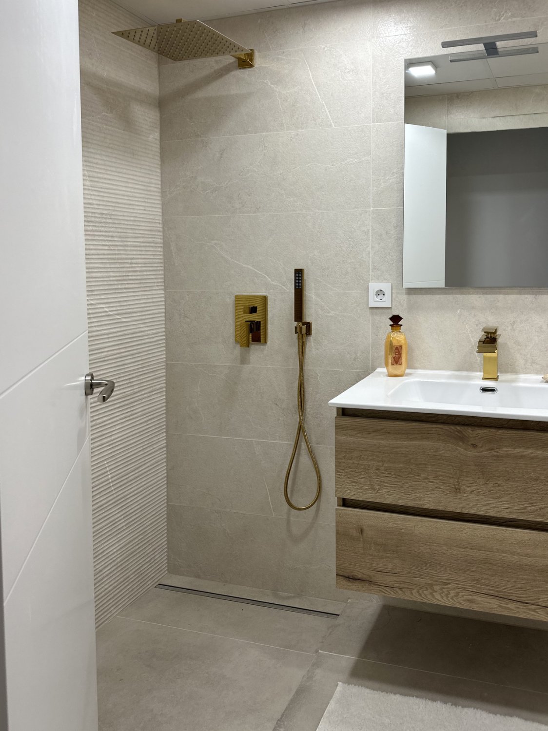 Huoneisto Torrevieja, Alicante, Espanja 2 makuuhuonetta, 90 m2 No. 156075