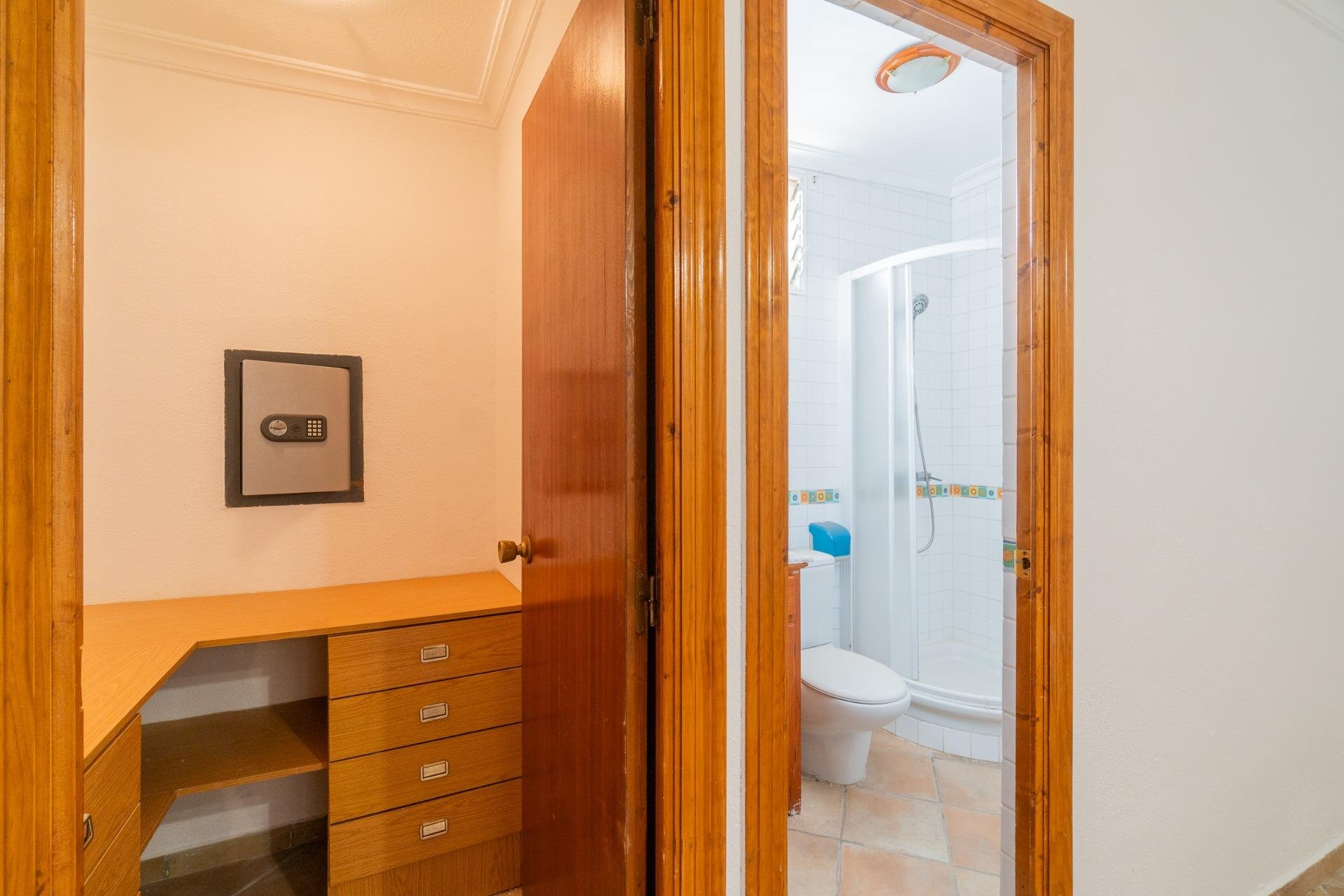 Villa Alicante, Spānijā 4 istabas, 309 m2 Nr. 156071