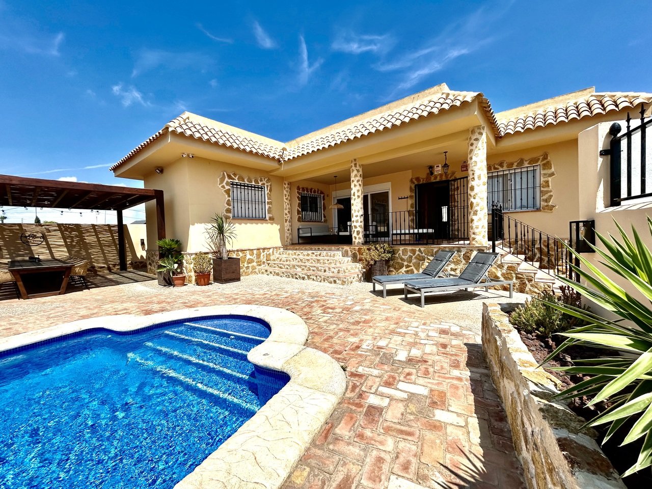 Huvila La Zenia, Alicante, Espanja 5 makuuhuonetta, 238 m2 No. 190118