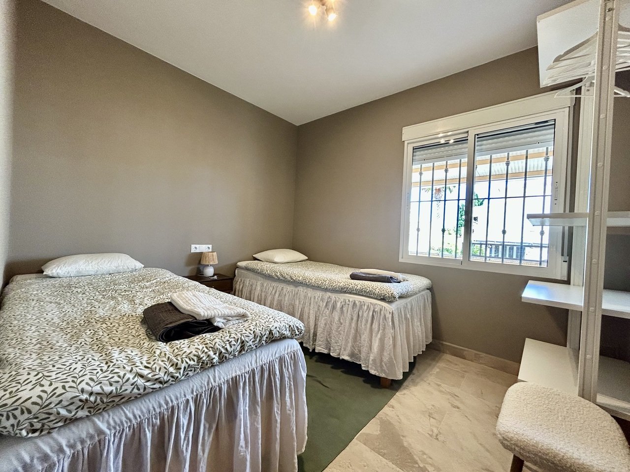 Huvila La Zenia, Alicante, Espanja 5 makuuhuonetta, 238 m2 No. 190118