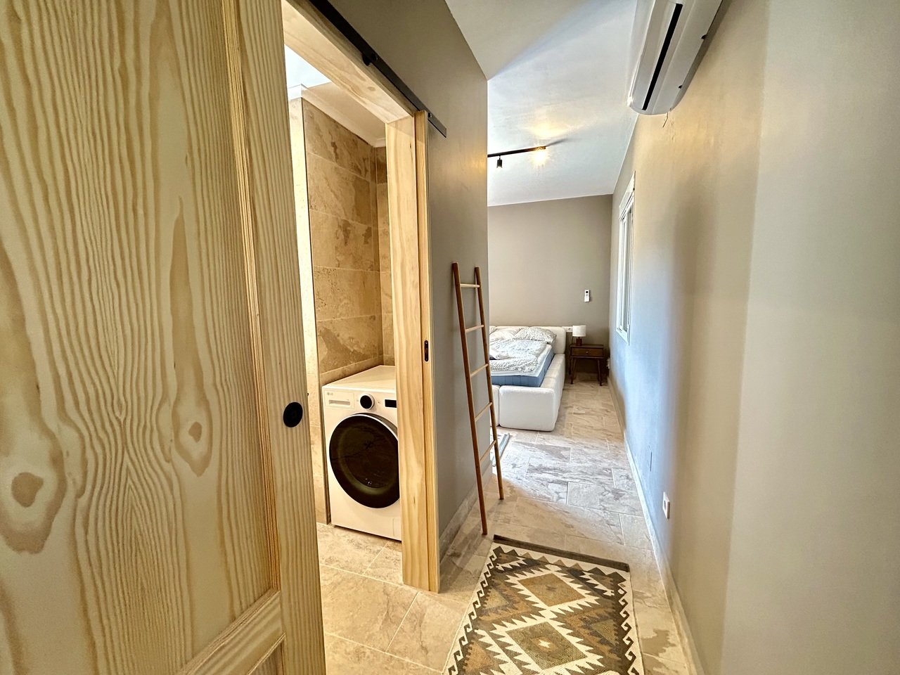 Huvila La Zenia, Alicante, Espanja 5 makuuhuonetta, 238 m2 No. 190118
