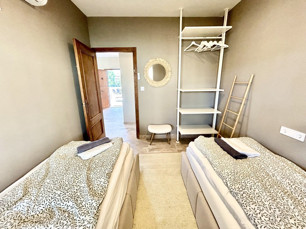 Huvila La Zenia, Alicante, Espanja 5 makuuhuonetta, 238 m2 No. 190118