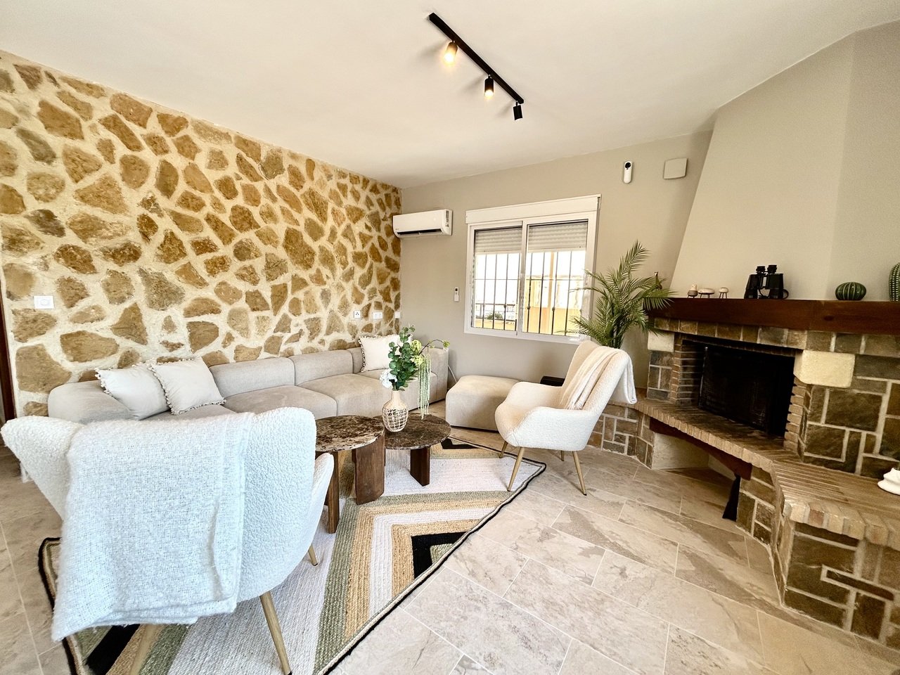 Huvila La Zenia, Alicante, Espanja 5 makuuhuonetta, 238 m2 No. 190118