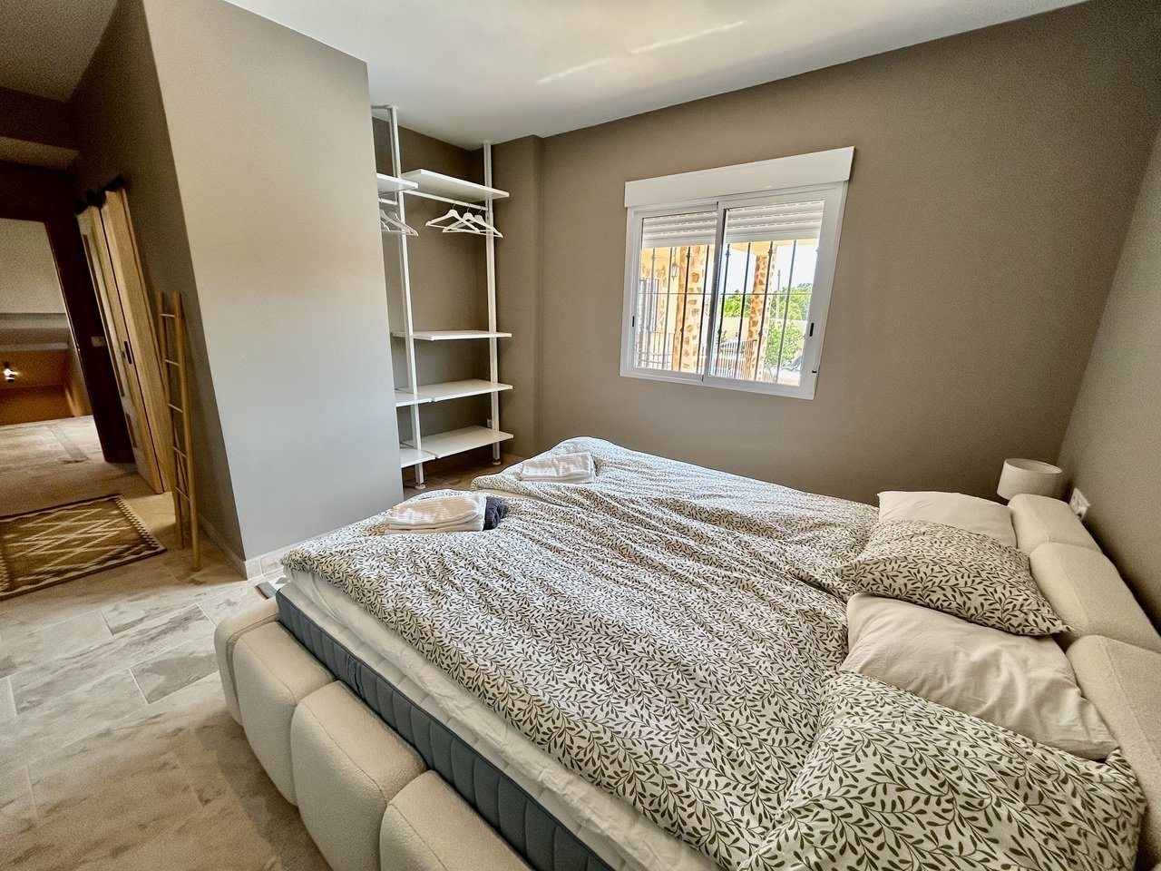 Huvila La Zenia, Alicante, Espanja 5 makuuhuonetta, 238 m2 No. 190118