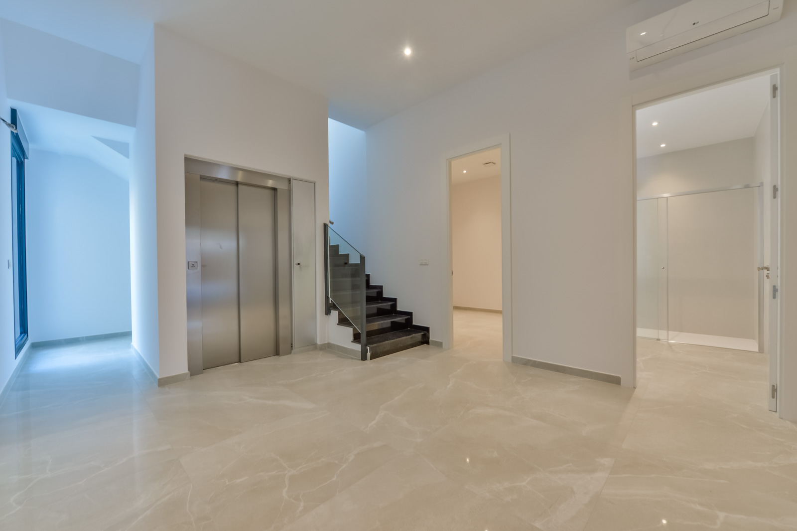Villa a Finestrat, Alicante, Spagna 8 camere da letto, 998 mq. N° 156612