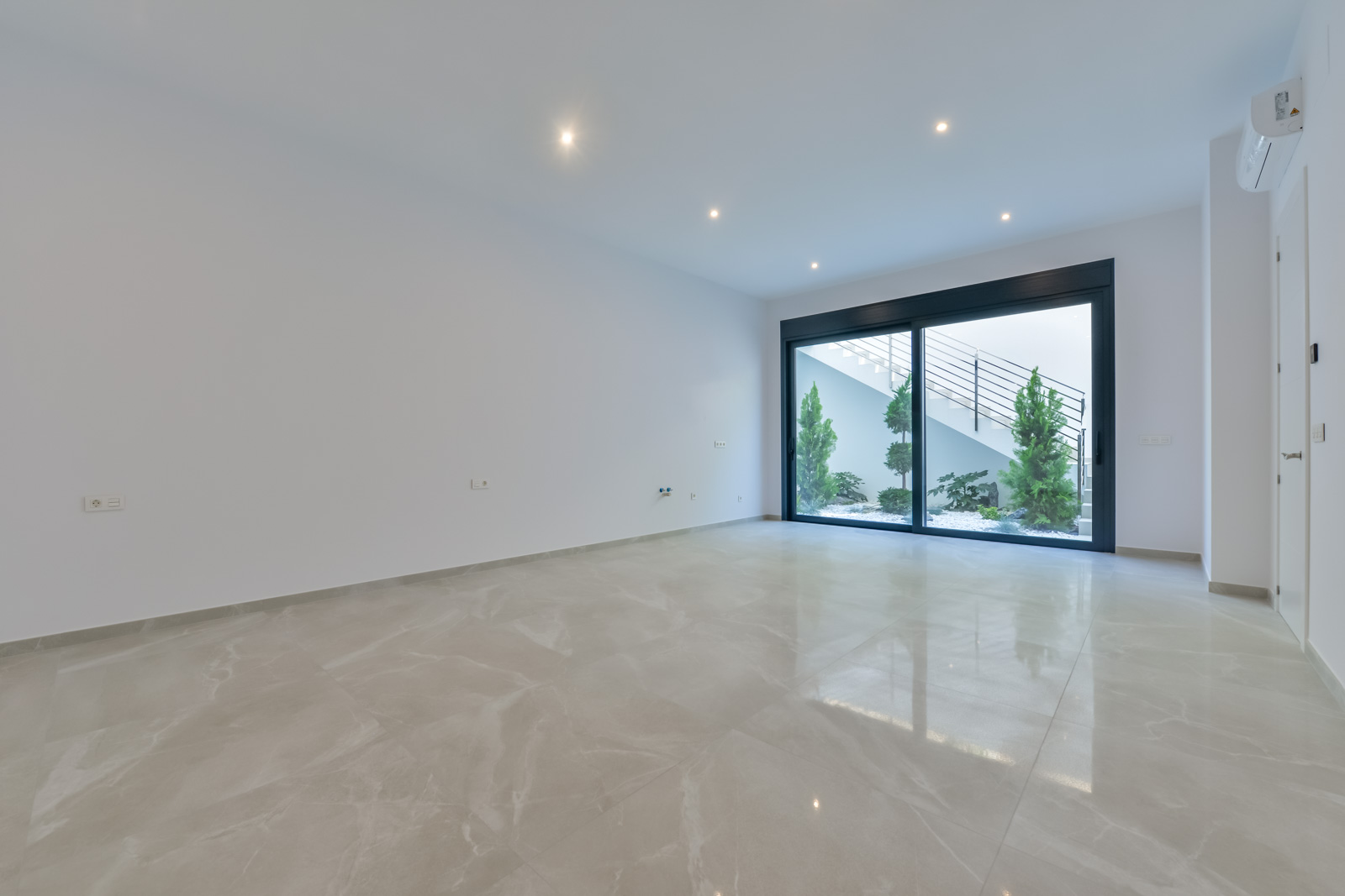 Villa a Finestrat, Alicante, Spagna 8 camere da letto, 998 mq. N° 156612