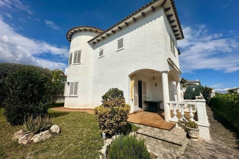 Talo Coma-Ruga, Tarragona, Espanja 4 makuuhuonetta, 236 m2 No. 166747