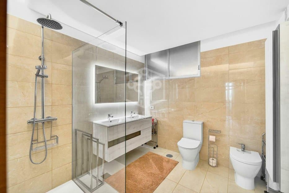 Appartamento a Adeje, Tenerife, Spagna 3 camere da letto, 495 mq. N° 154458