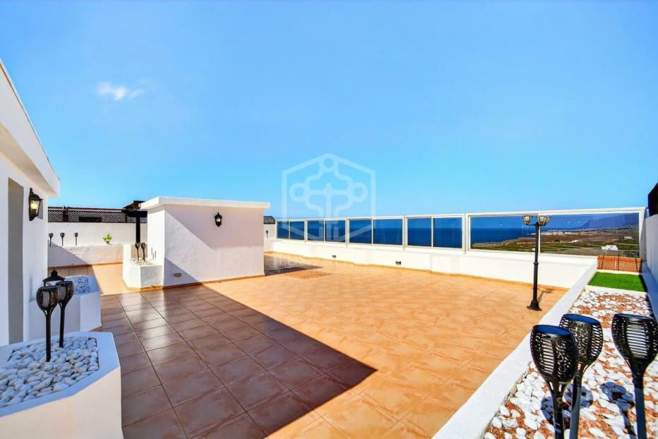 Appartamento a Adeje, Tenerife, Spagna 3 camere da letto, 495 mq. N° 154458