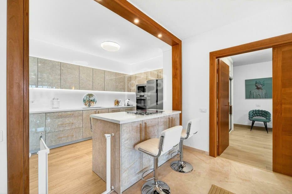 Appartamento a Adeje, Tenerife, Spagna 3 camere da letto, 495 mq. N° 154458