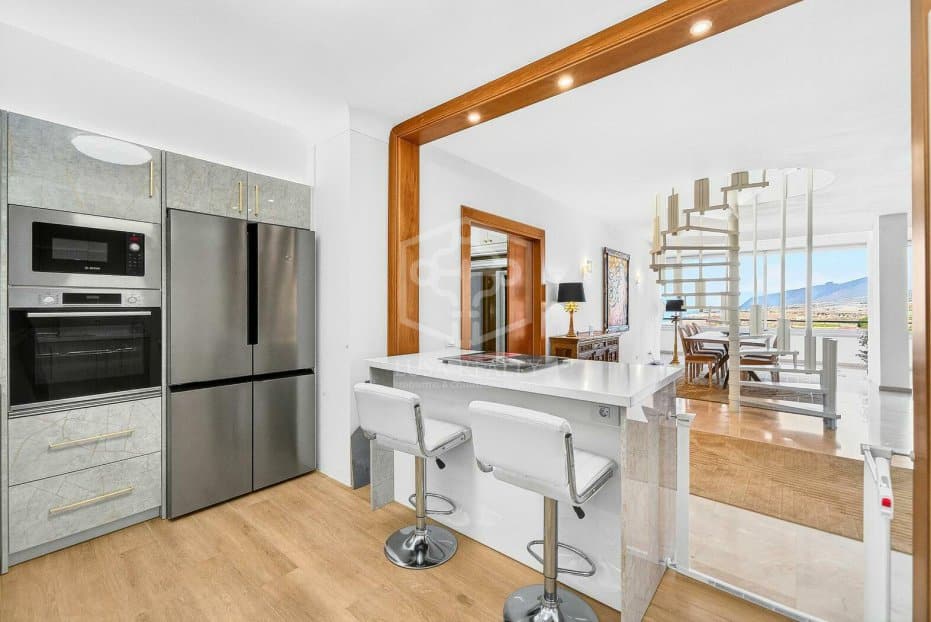 Appartamento a Adeje, Tenerife, Spagna 3 camere da letto, 495 mq. N° 154458