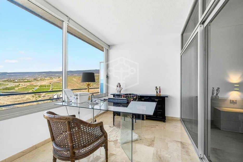 Appartamento a Adeje, Tenerife, Spagna 3 camere da letto, 495 mq. N° 154458