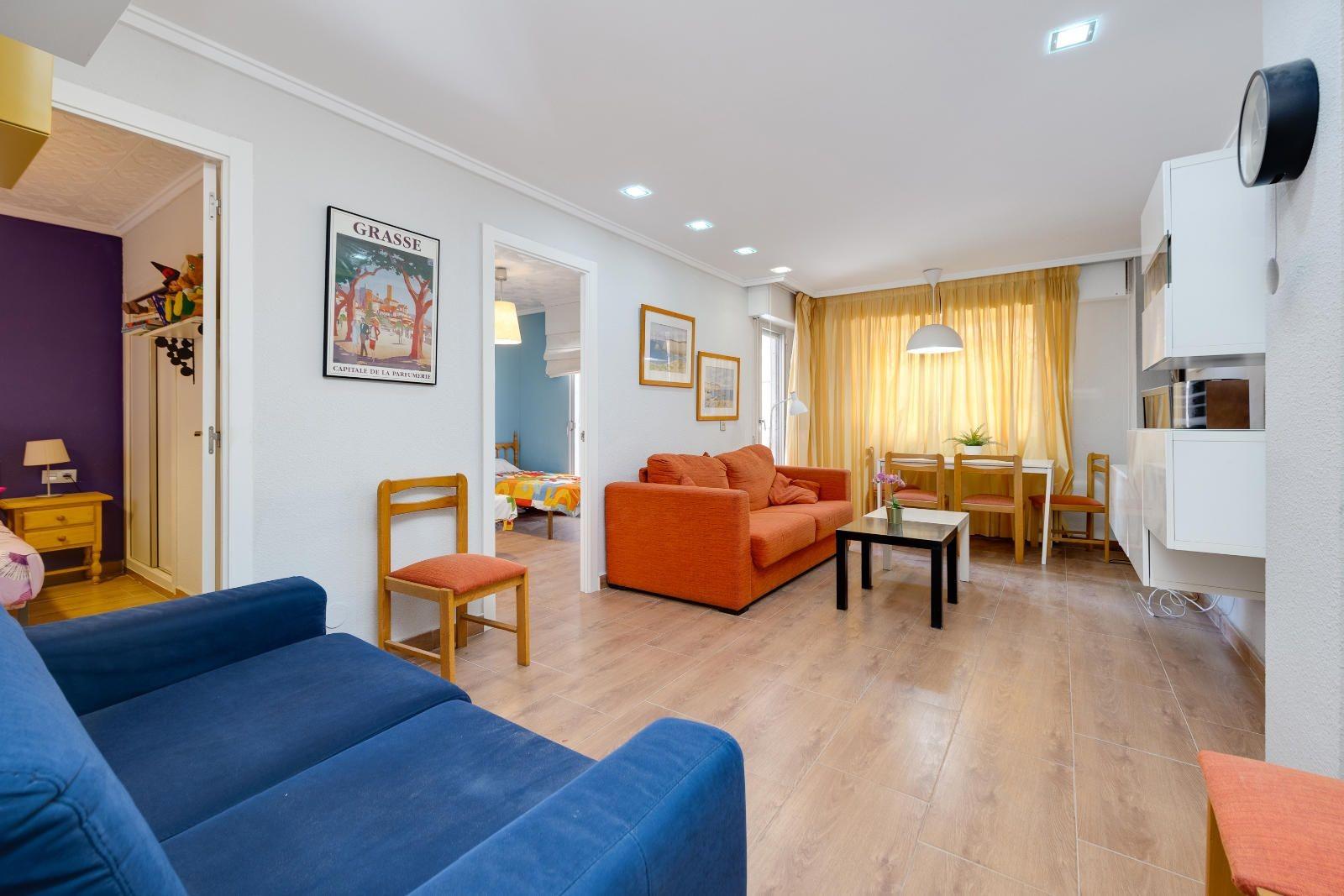 Apartamento en Torrevieja, Alicante, España 2 dormitorios, 115 m2 No. 189132