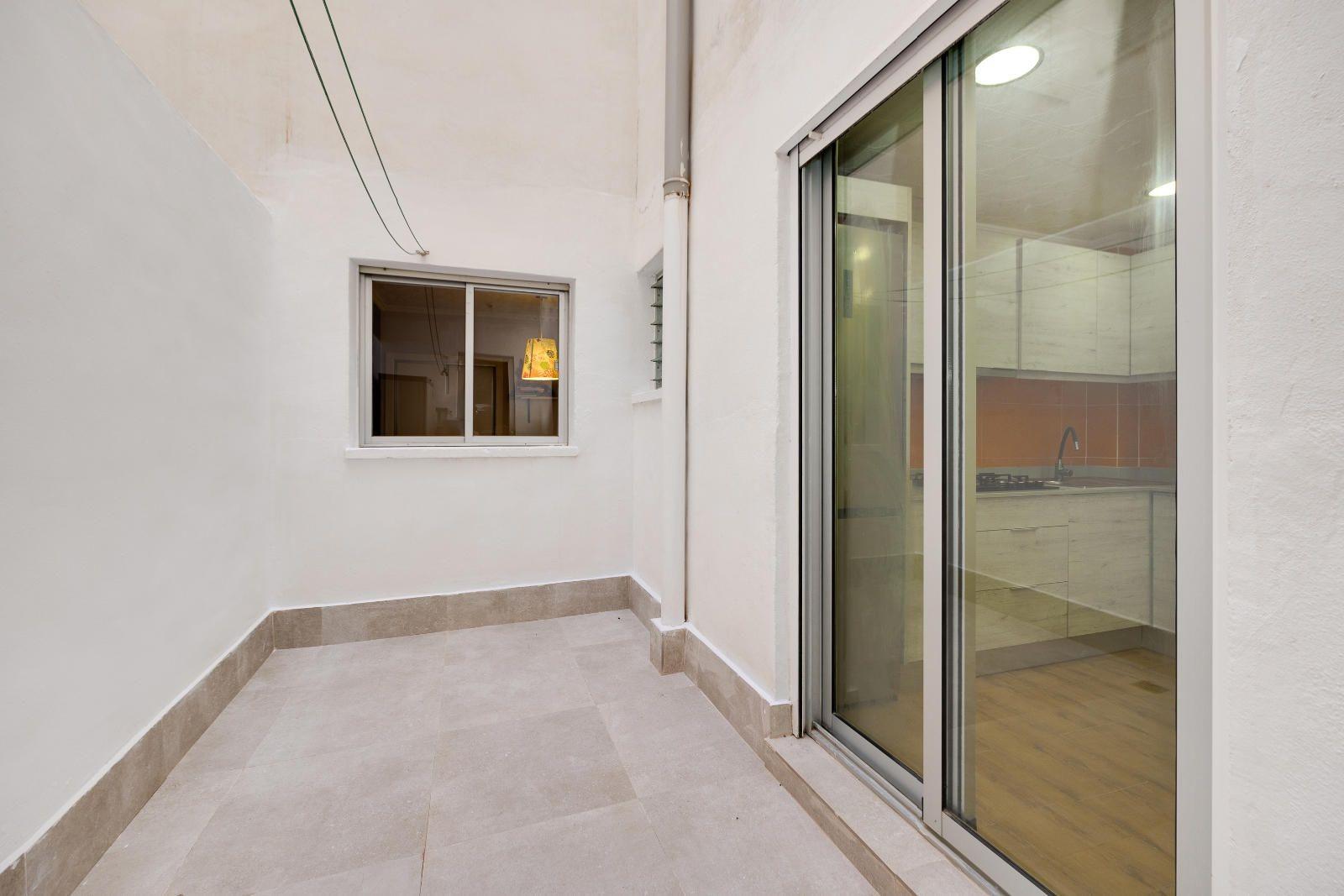 Apartamento en Torrevieja, Alicante, España 2 dormitorios, 115 m2 No. 189132