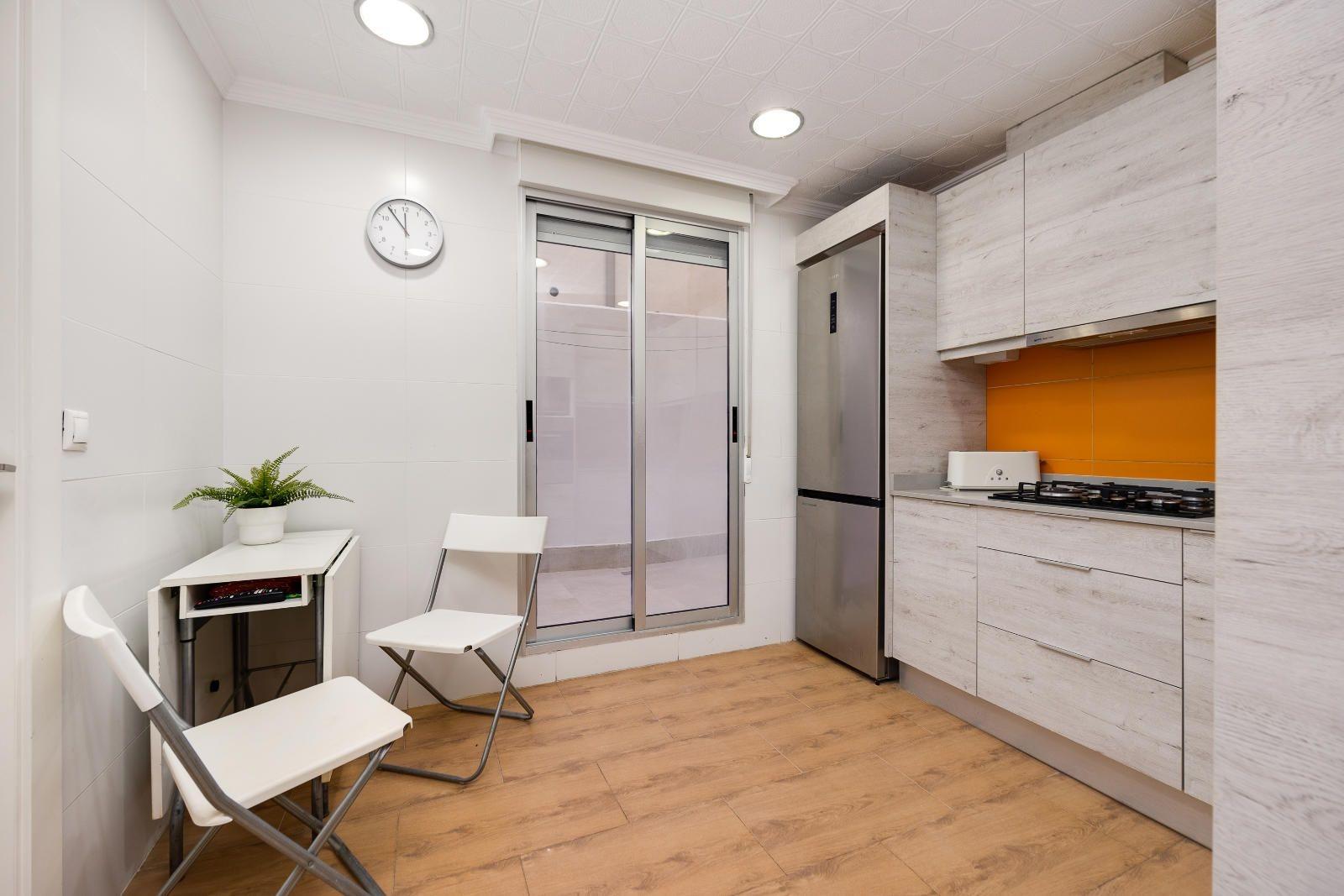Apartamento en Torrevieja, Alicante, España 2 dormitorios, 115 m2 No. 189132